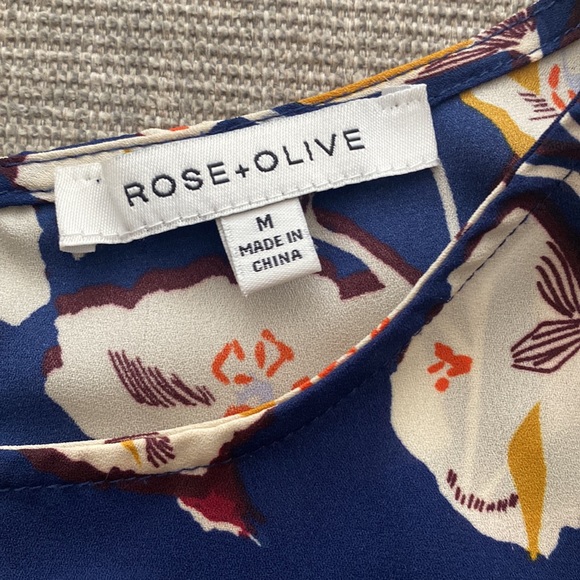 Floral blouse with statement bell sleeves, size M - Picture 3 of 3